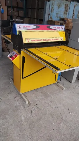 Máquina de corte e vinco CVC 800