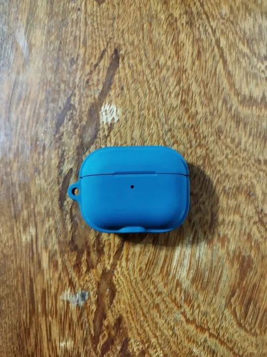 Apple - AirPods Pro   2ª geração com capa MagSafe (USB?C) - Branco + proteção de cor azul  - Foto 5