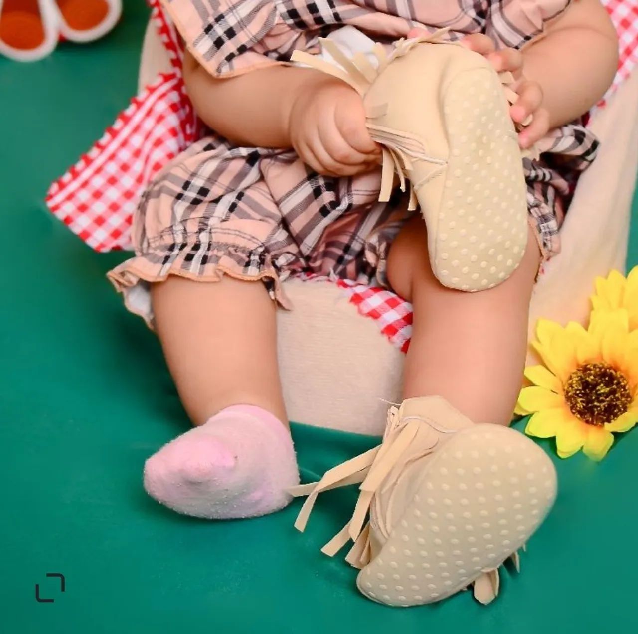 bota country bebê com franjas camurça creme/bege linda junina Tam 0-12 meses - Foto 4