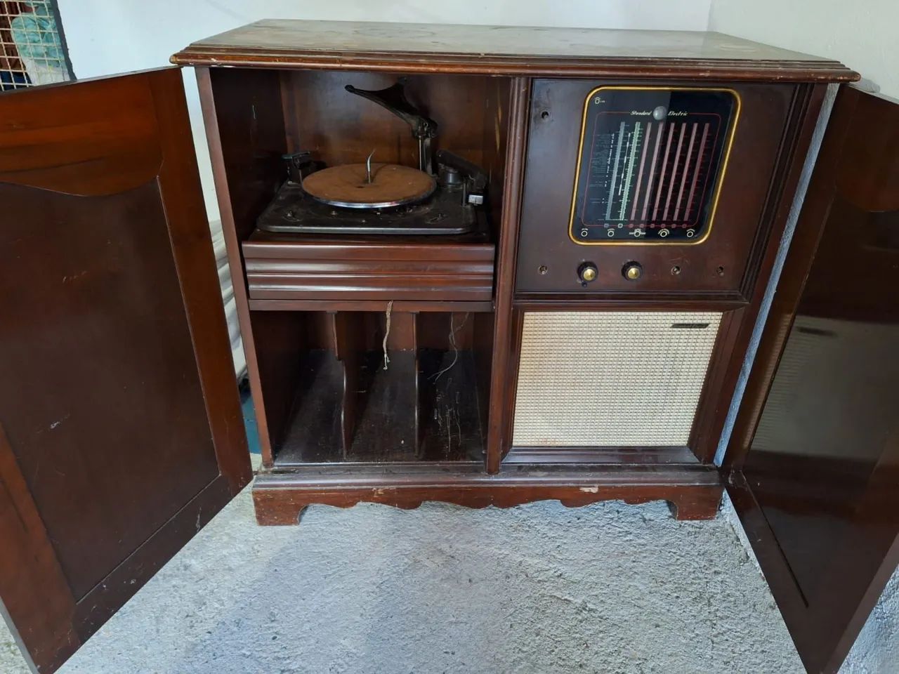 Rádio toca discos antigo Standard Electric