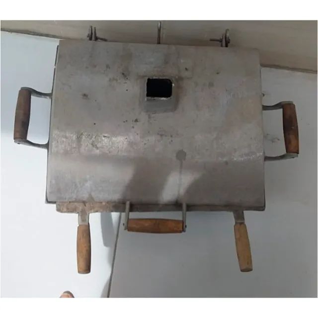 CHURRASQUEIRA MODELO  A BAFO PEQUENA