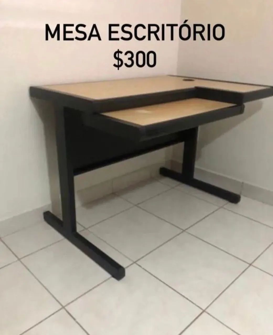 Mesa de Escritório com Design Moderno - R$300