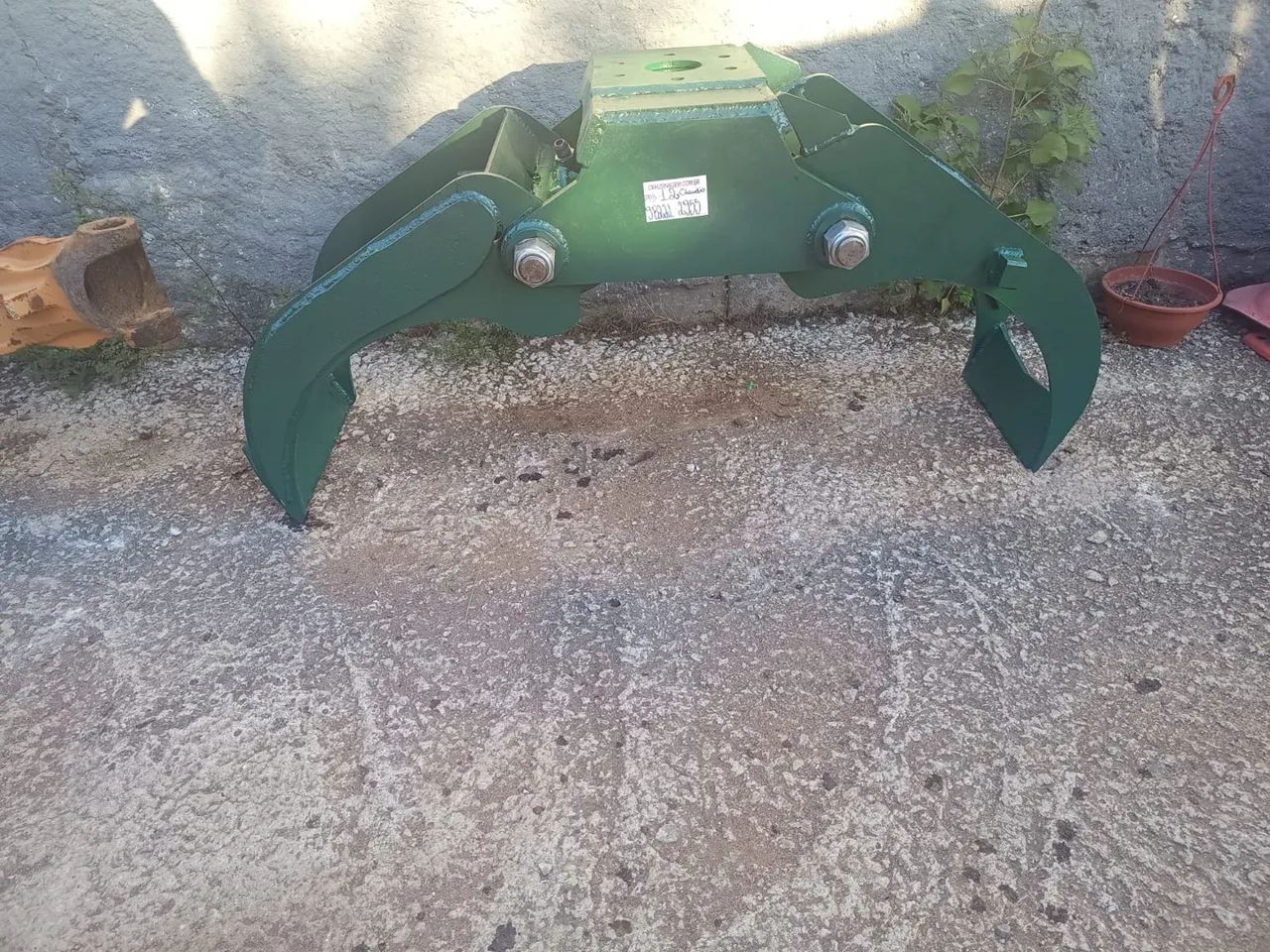 Garra Florestal para Rotator Contínuo - Potência e Precisão Pronta para o Trabalho!