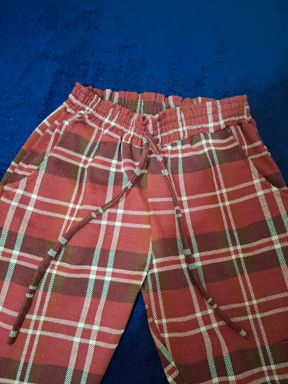 Calça xadrez vermelha confortável 96% poliéster 4% elastano