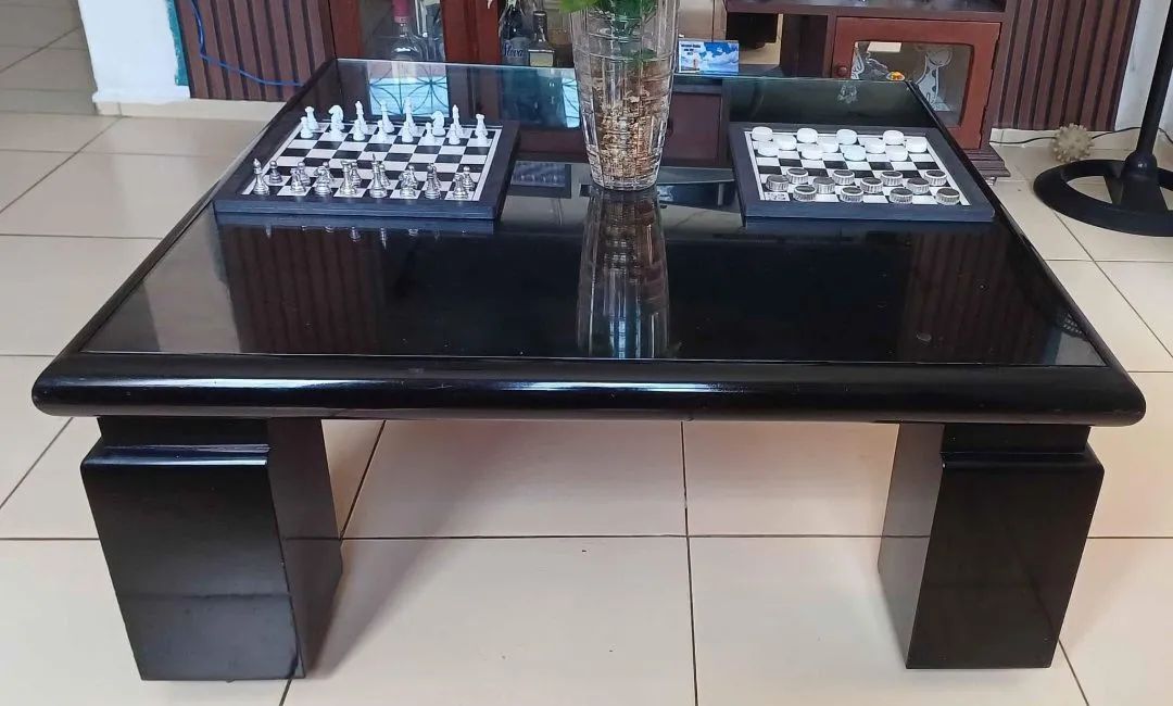 Mesa de centro em vidro e madeira preta - Foto 4