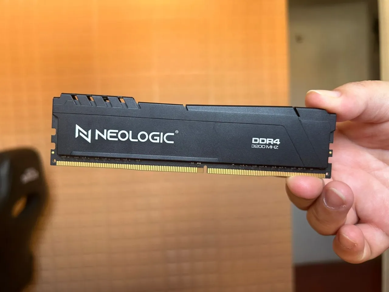 Memória RAM DDR4 3200MHz NEOLOGIC + teclado mecânico