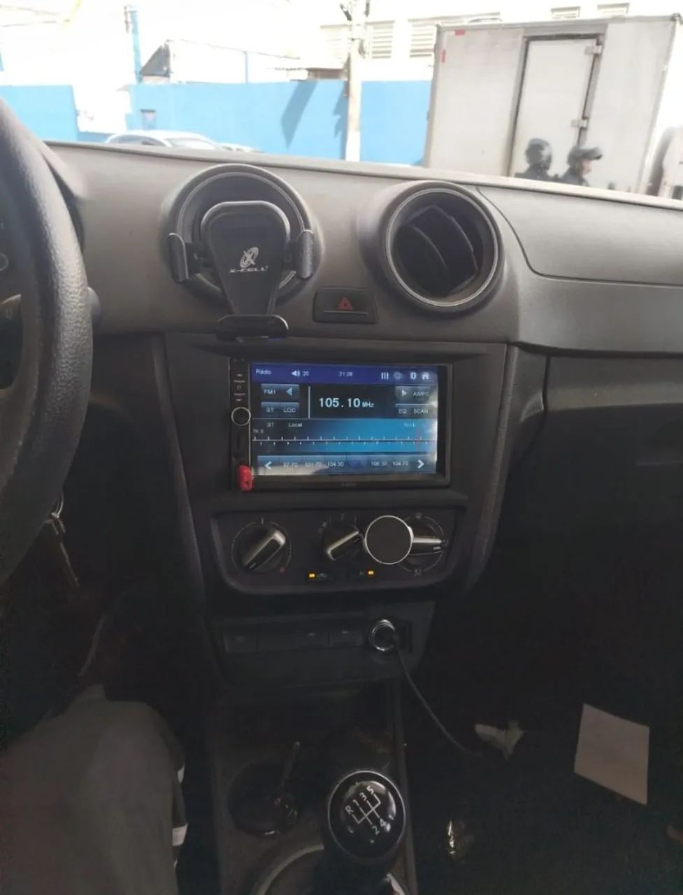 Gol G6 1.0 Completo com multimídia 2013 pneus novos  - Foto 4