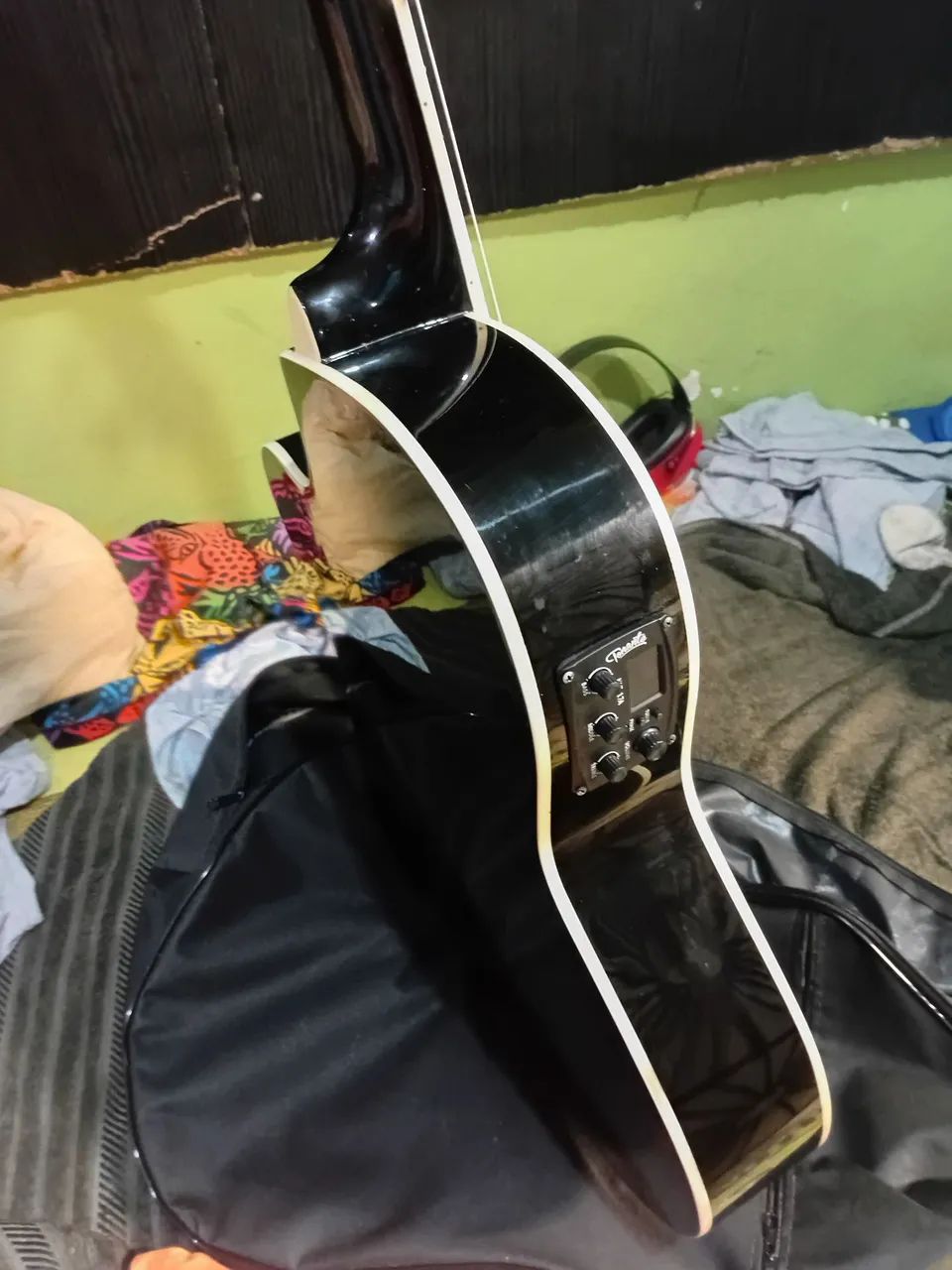 Vendo violão elétrico lindo em ótimo estado  - Foto 2