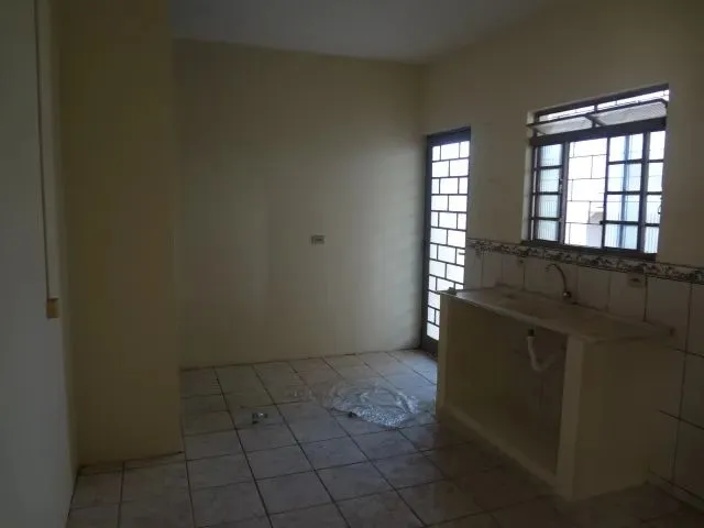 Itatiba - casa -1 dorm.- Sala ampla - Garagem