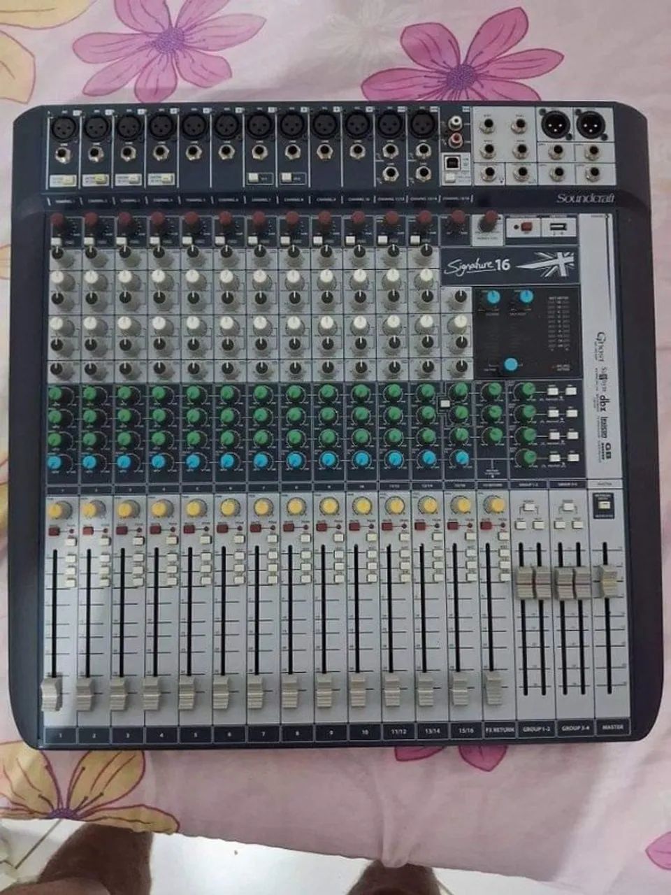 Mesa de Som Soundcraft Signature 16
