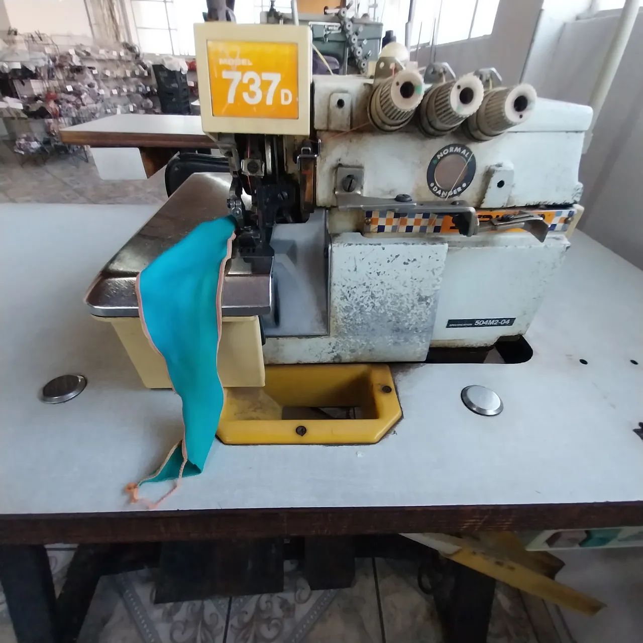 Máquina overloque calfá industrial siruba 737D - Foto 2