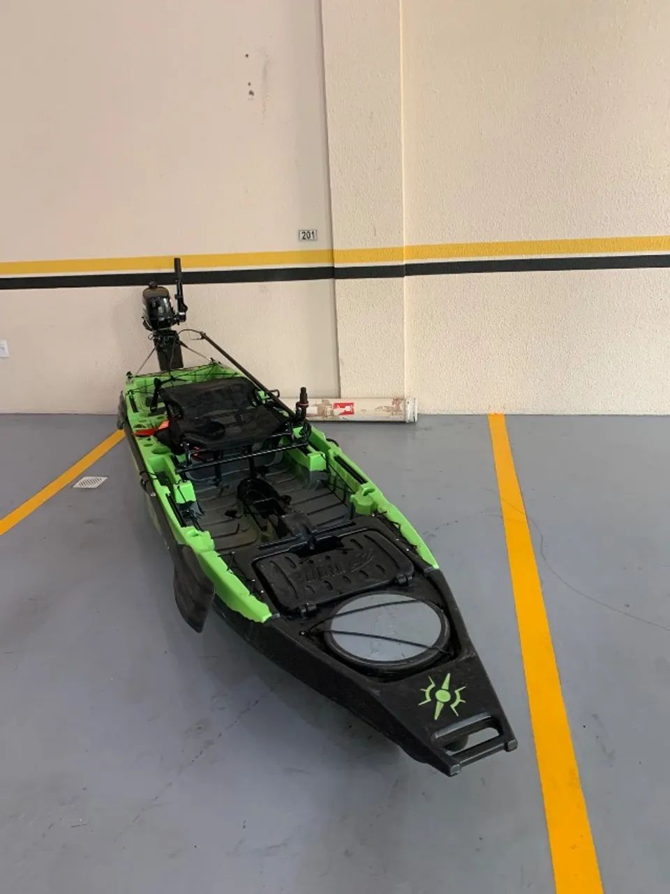 Caiaque de pesca com motor 3.6