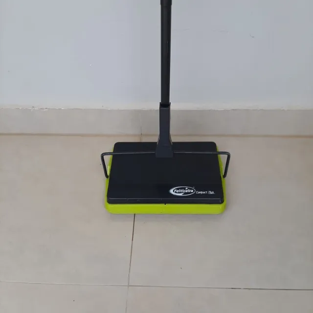 Vassoura mágica Feiticeira