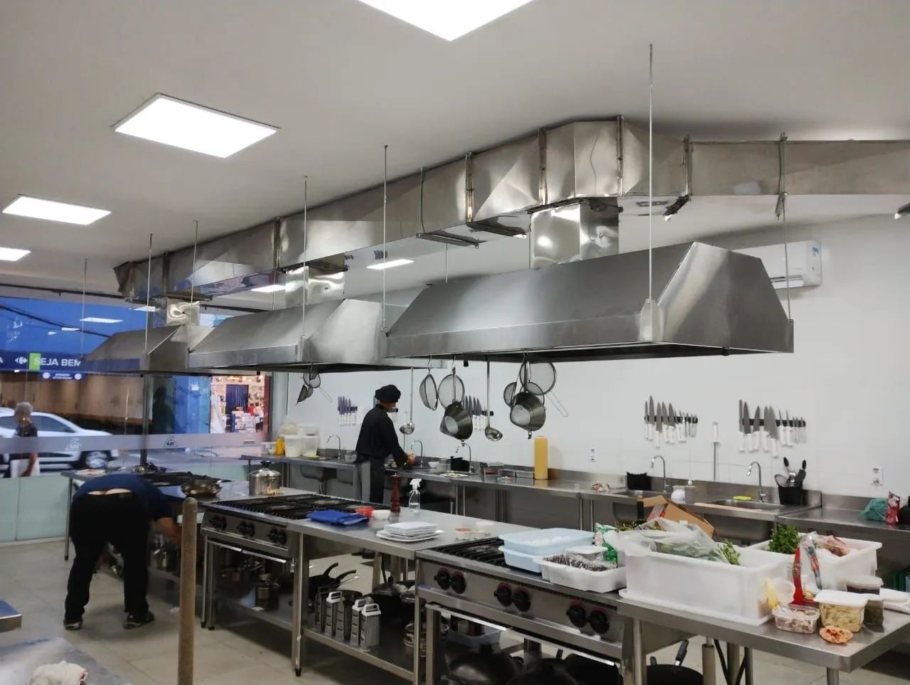 Equipamentos para cozinhas industriais.