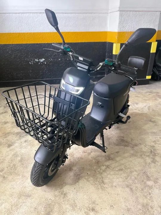 Moto Scooter Elétrica EcoolMove ECX Autonomia até 100Km Velocidade até 60Km/h Sem CNH