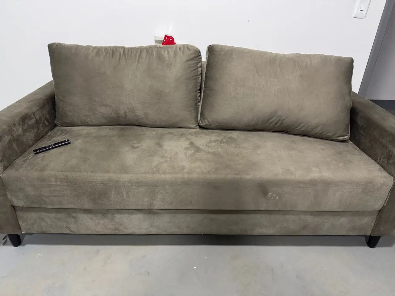 Sofá 3 lugares em suede 