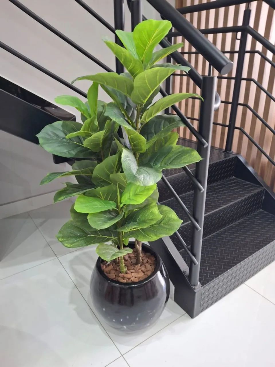 Planta Artificial Ficus Lyrata em Vaso Decorativo - Foto 3