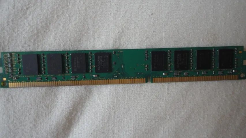 Vende-se 1 pente de Memoria de Pc Kingston 4gb Kvr1333  - Foto 3