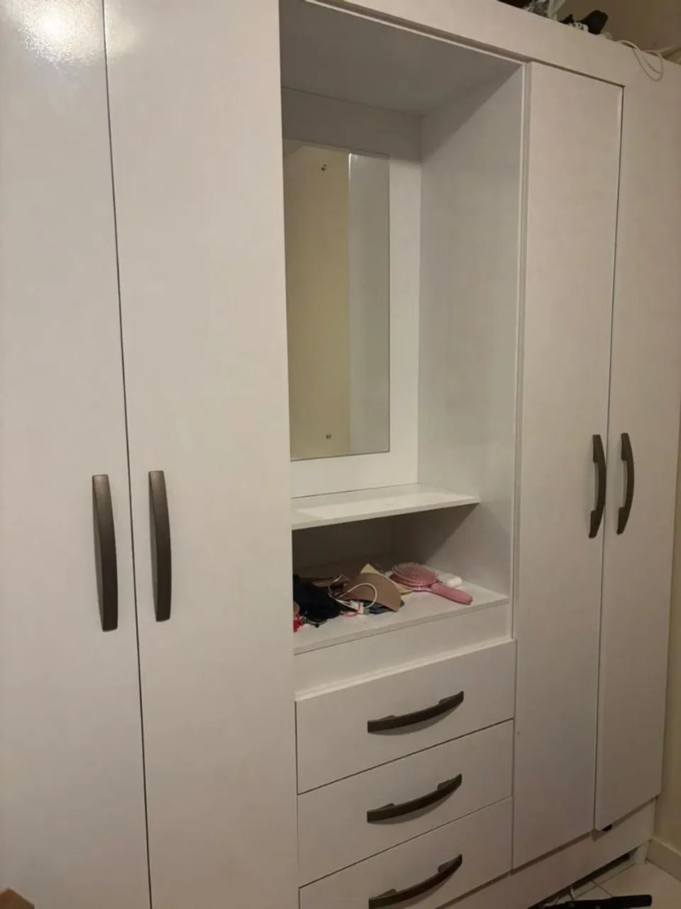 Guarda-Roupa Branco com Espelho e Gavetas venda por motivo de mudança