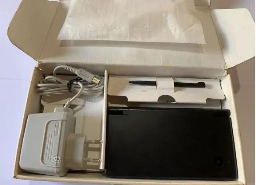 Nintendo Dsi preto desbloqueado com caixa - Foto 4