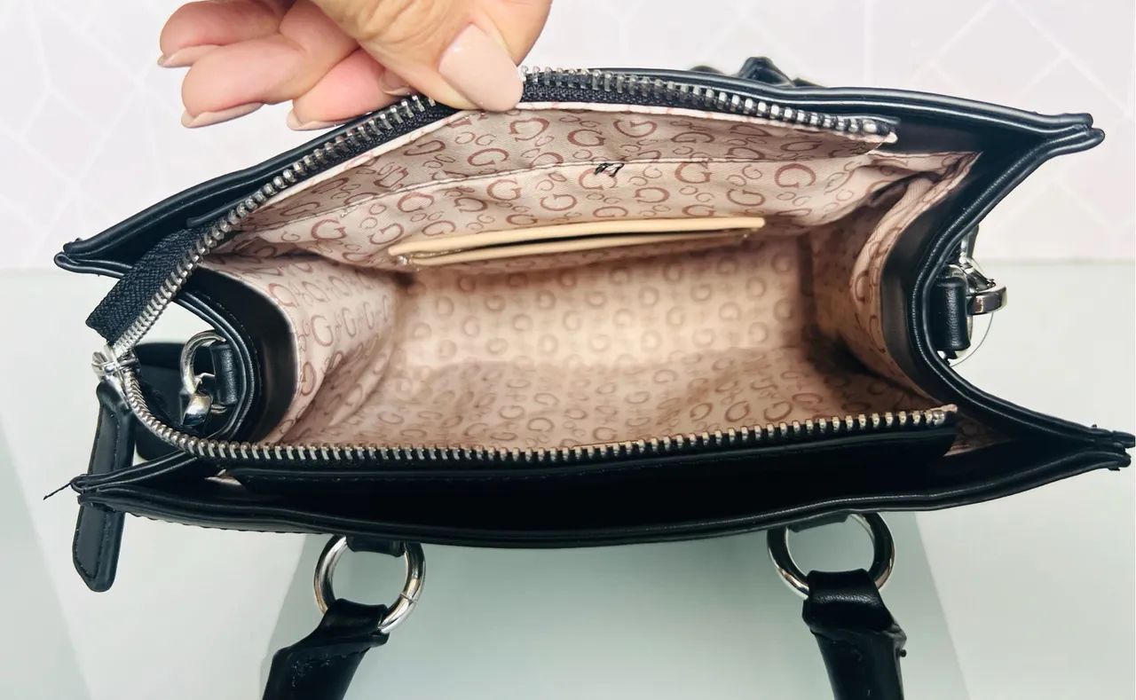 Bolsa Guess Original Preta com Alça Transversal e Mini Bolsa - Foto 3