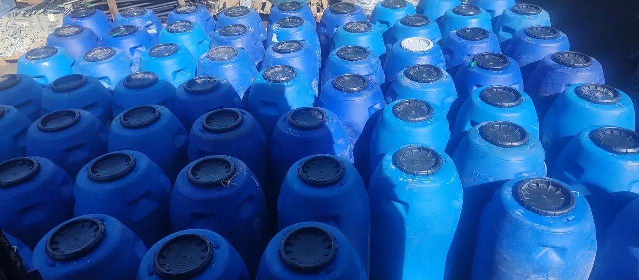 Bombonas de 240 litros tampa  rosca 