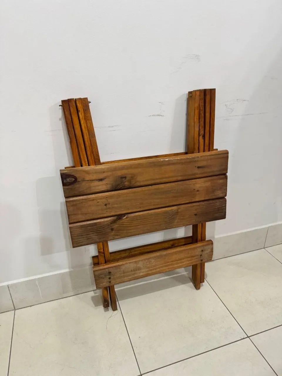 Mesa de madeira com cadeira - Foto 2