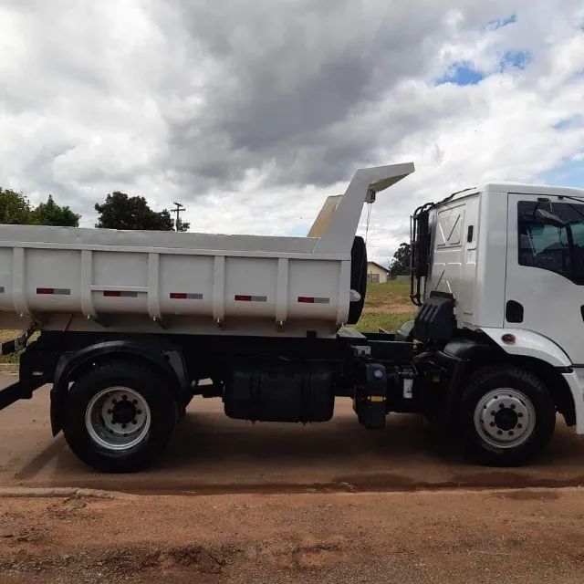 Ford Cargo 1319 Caçamba 2013 (repasse) - Foto 2