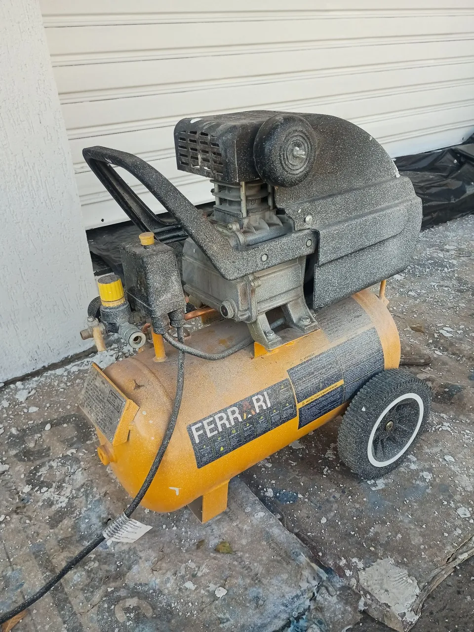 COMPRESSOR DE AR 24L POUCO TEMPO DE USO