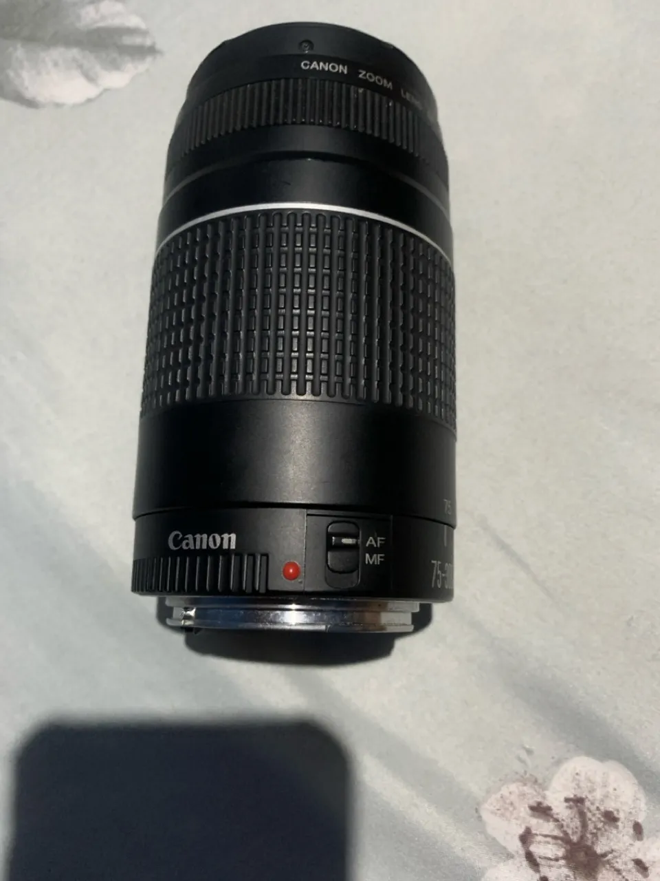 Lente Canon EF 75-300mm f/4-5.6 III