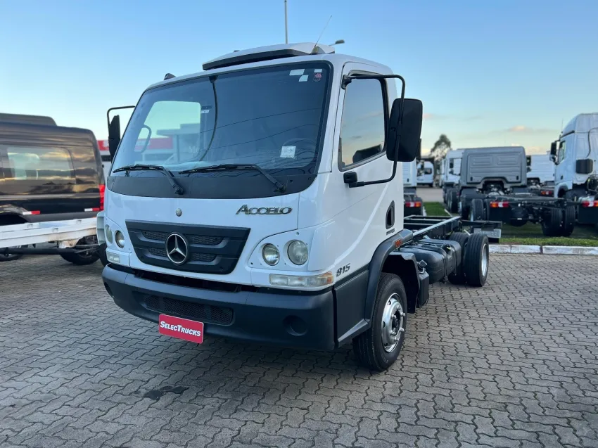 MB ACCELO 815 4X2.