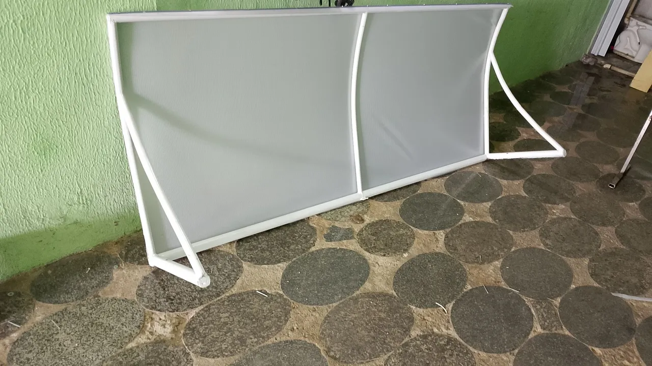 Toldo retrátil e fixos