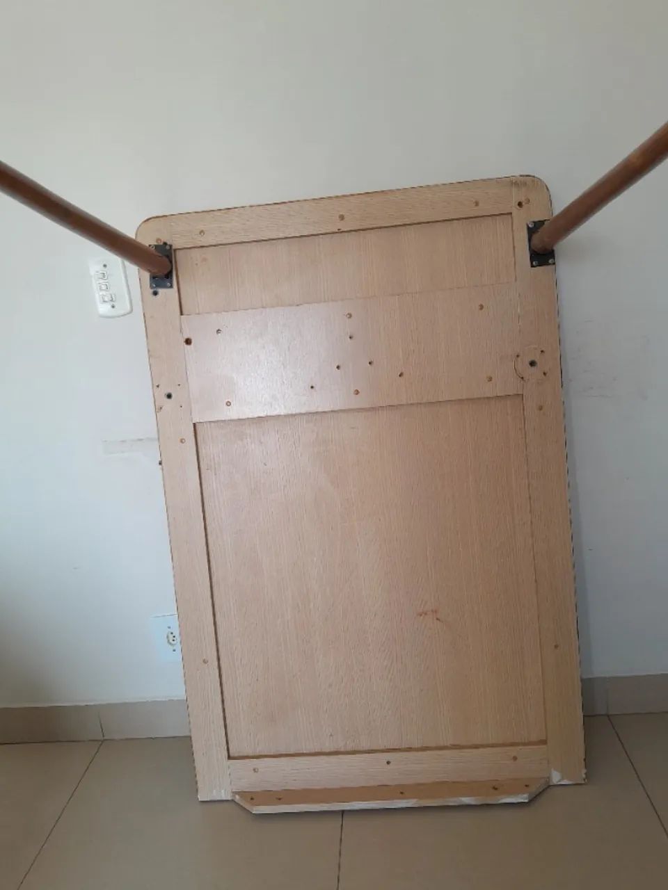 Dining table with laminate countertop64960522967938123