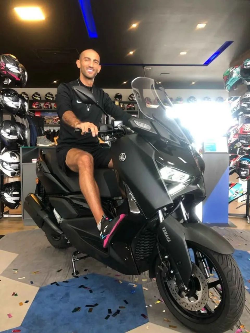 2025 preto Xmax connected  - Foto 3