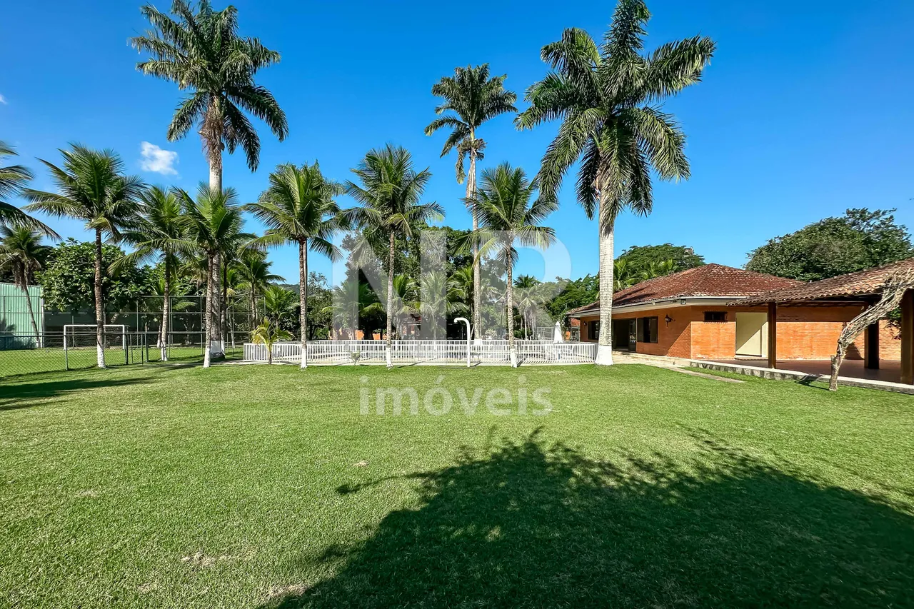 Mansão 4 suítes, em sitio com 13.000m²,3 casas, infraestrutura com Galpão . Sítio ao lago