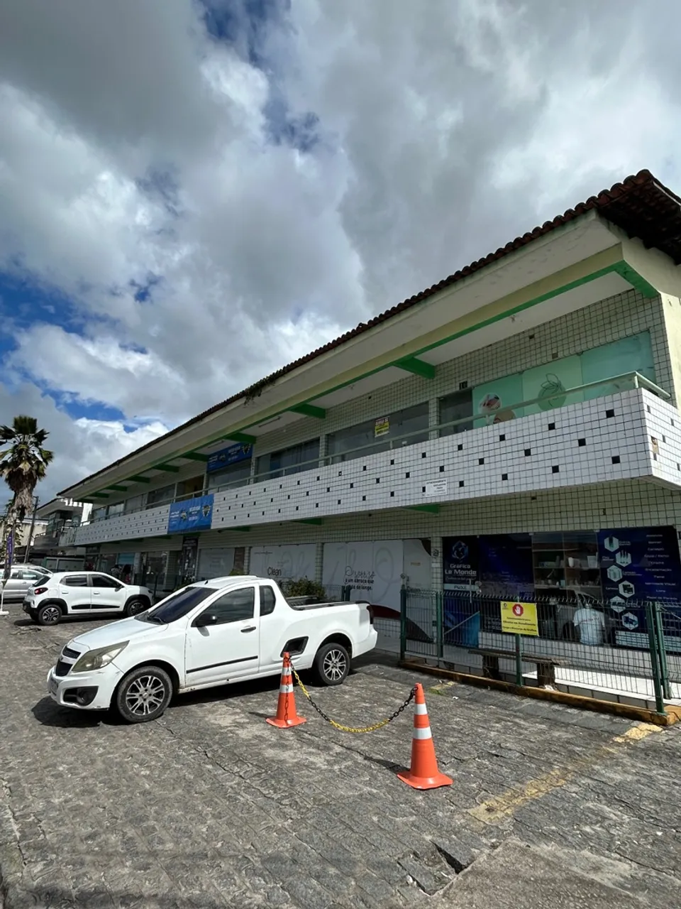 Alugo sala comercial em galeria no centro de Igarassu, excelente oportunidade!