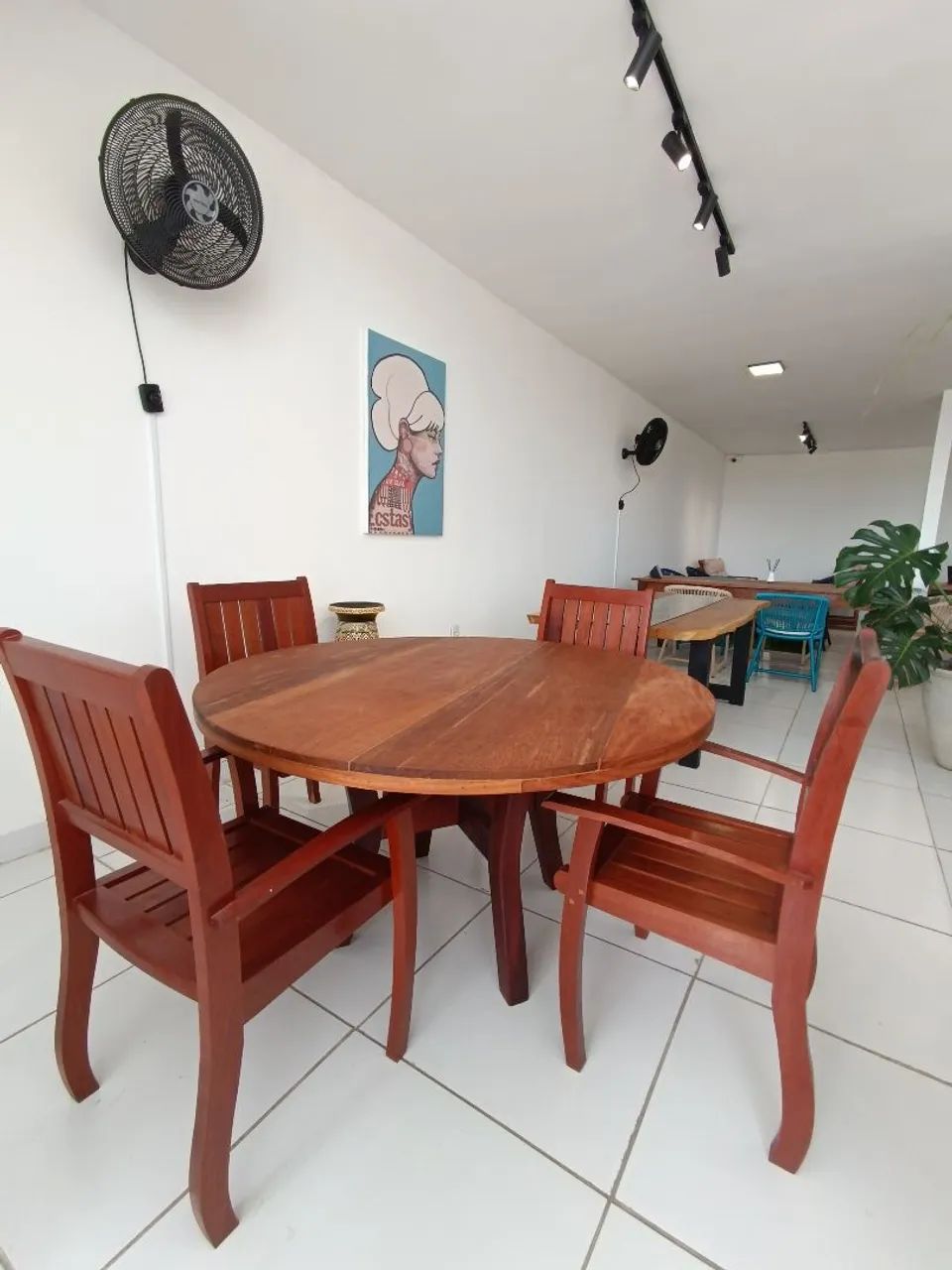 Mesa de Jantar Redonda em Madeira Maciça - Foto 2