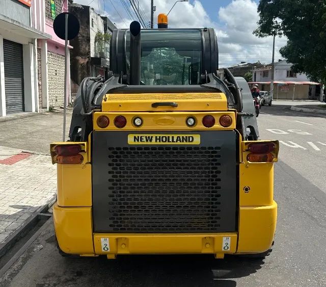 Mini Carregadeira New Holland L320 (Bob cat) 2020 - Foto 3
