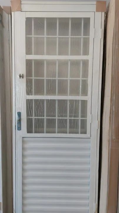Porta c/ Vidro e Grade Reforçada - Foto 5