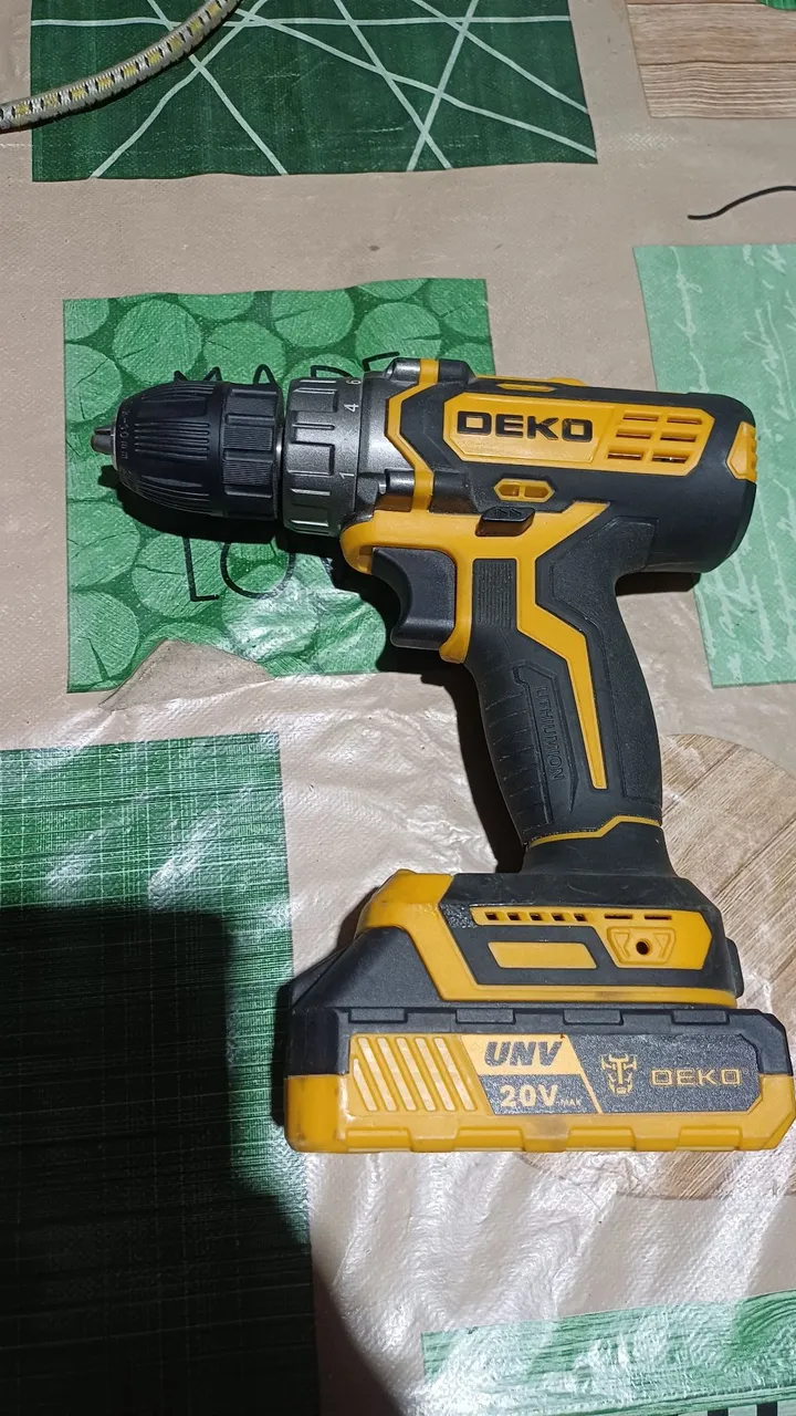 Furadeira/Parafusadeira Deko 20V