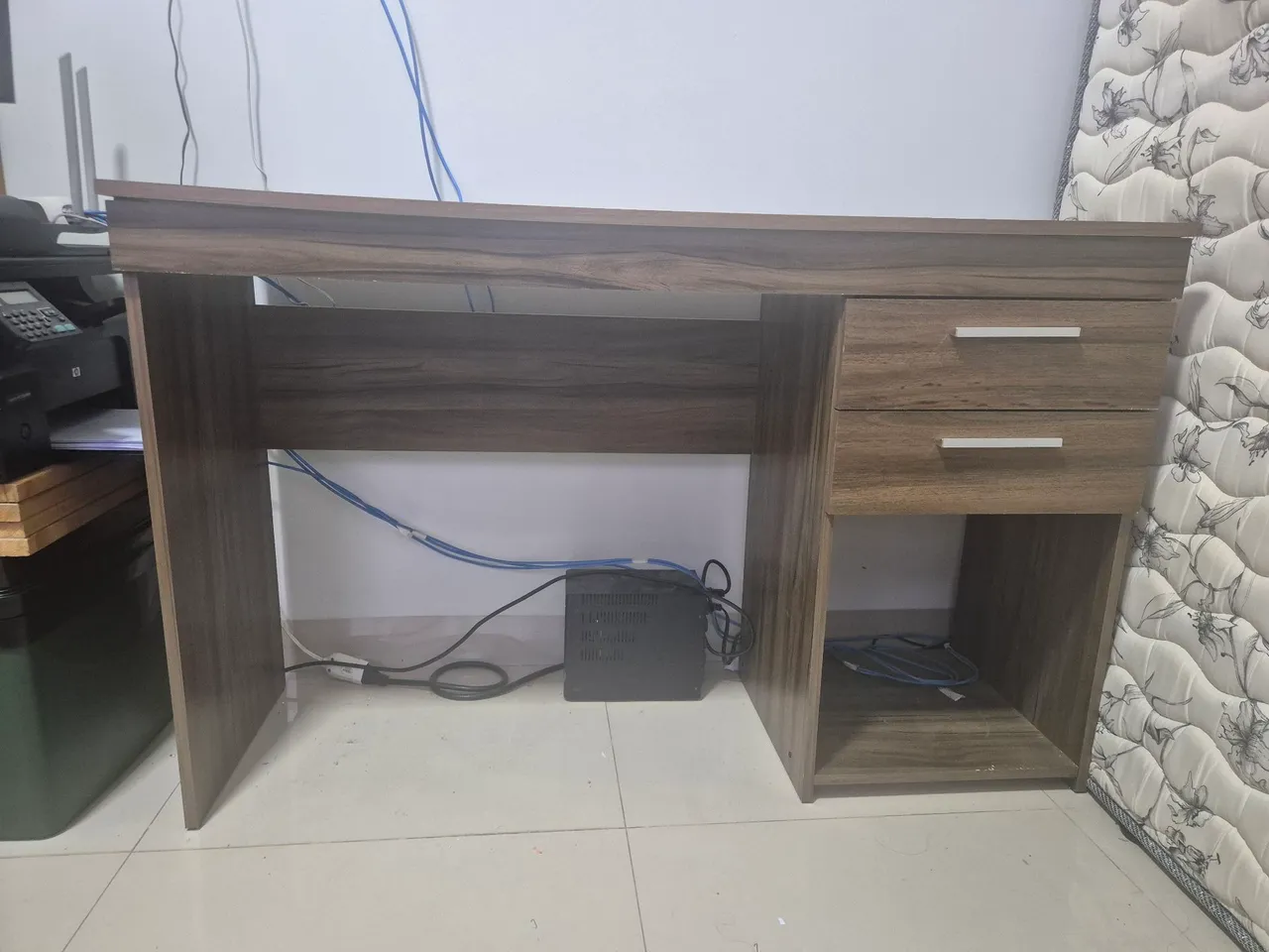 Mesa de Escritório com Gaveteiro