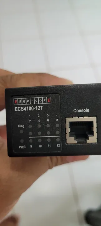 Switch Edgecore ECS4100-12T 8 Portas Gigabit