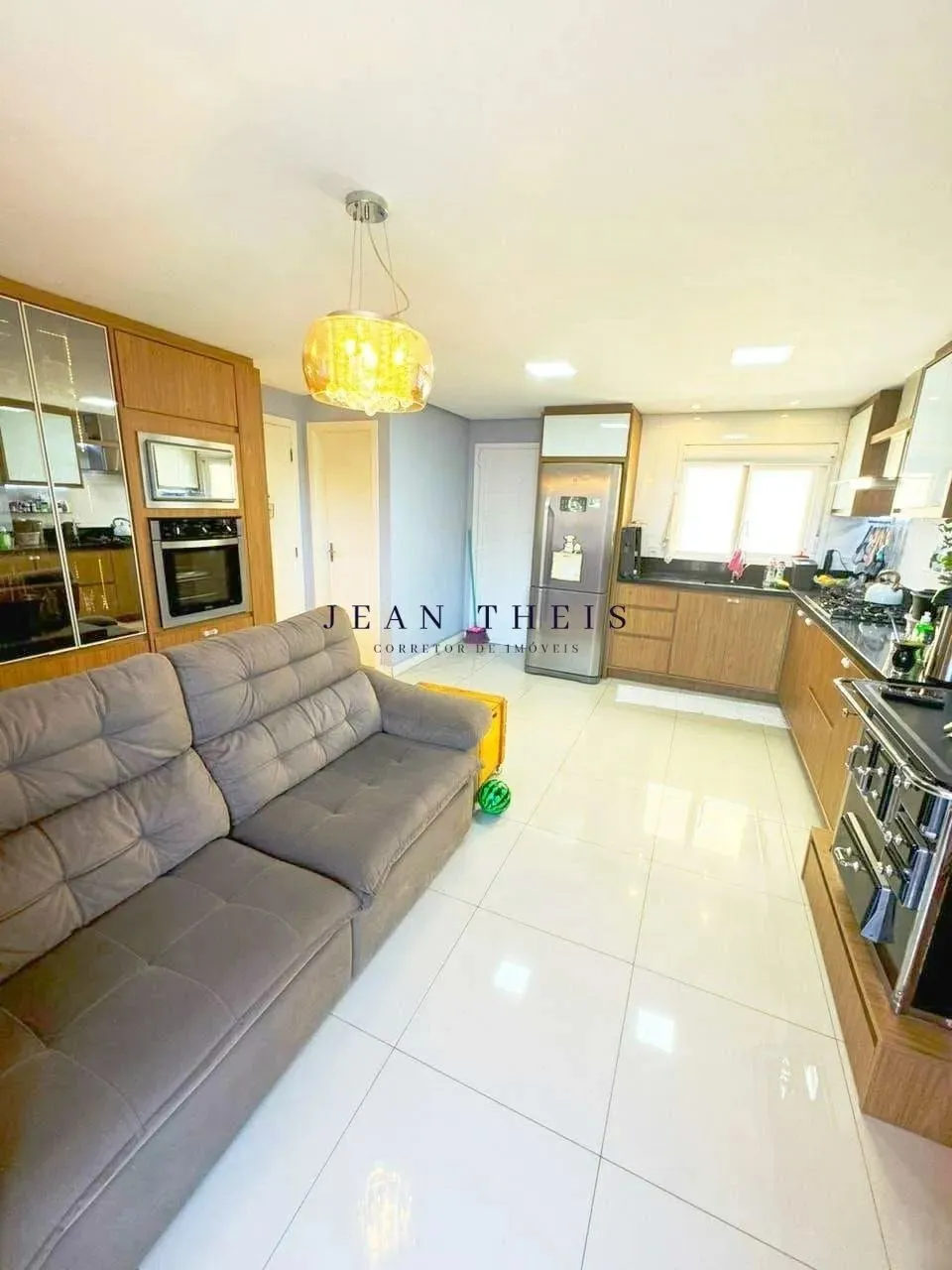 Sobrado Triplex Semi Mobiliado no Desvio Rizzo
