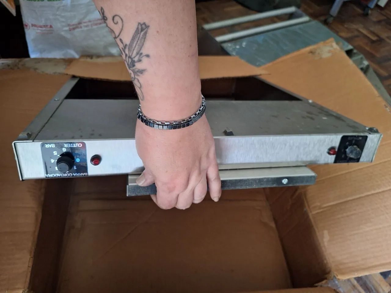Maquina em aço inox para embalar 220v NOVA  - Foto 3