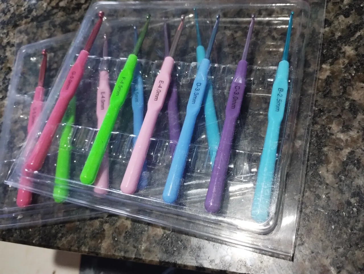 Kit de Agulhas de Crochê Coloridas - Diversos Tamanhos