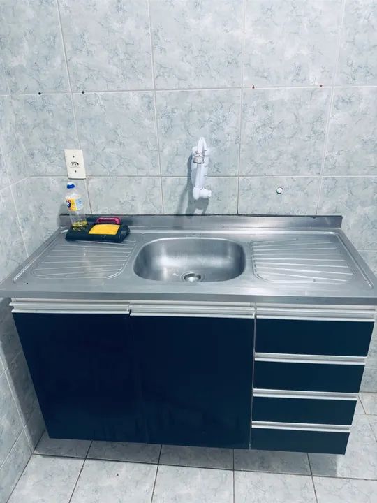 Armário de cozinha preto com 4 gavetas projetado. já com a pia - Foto 6