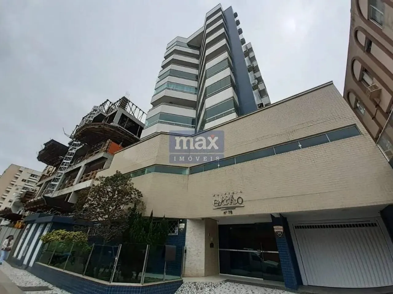 Apartamento com 2 dormitórios, sendo 1 suíte. Bairro: Centro, Itajaí