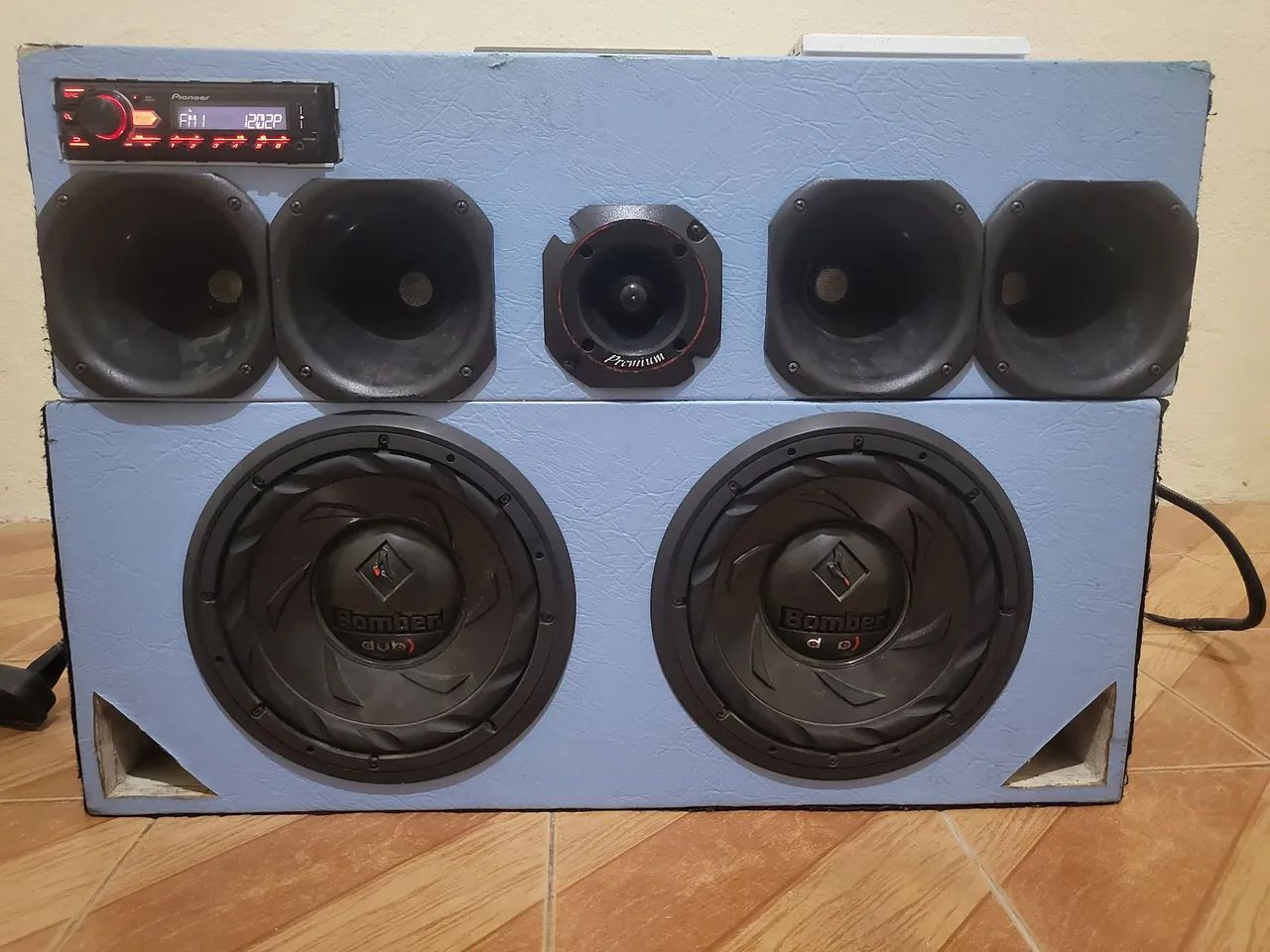 Som automotivo com bateria 