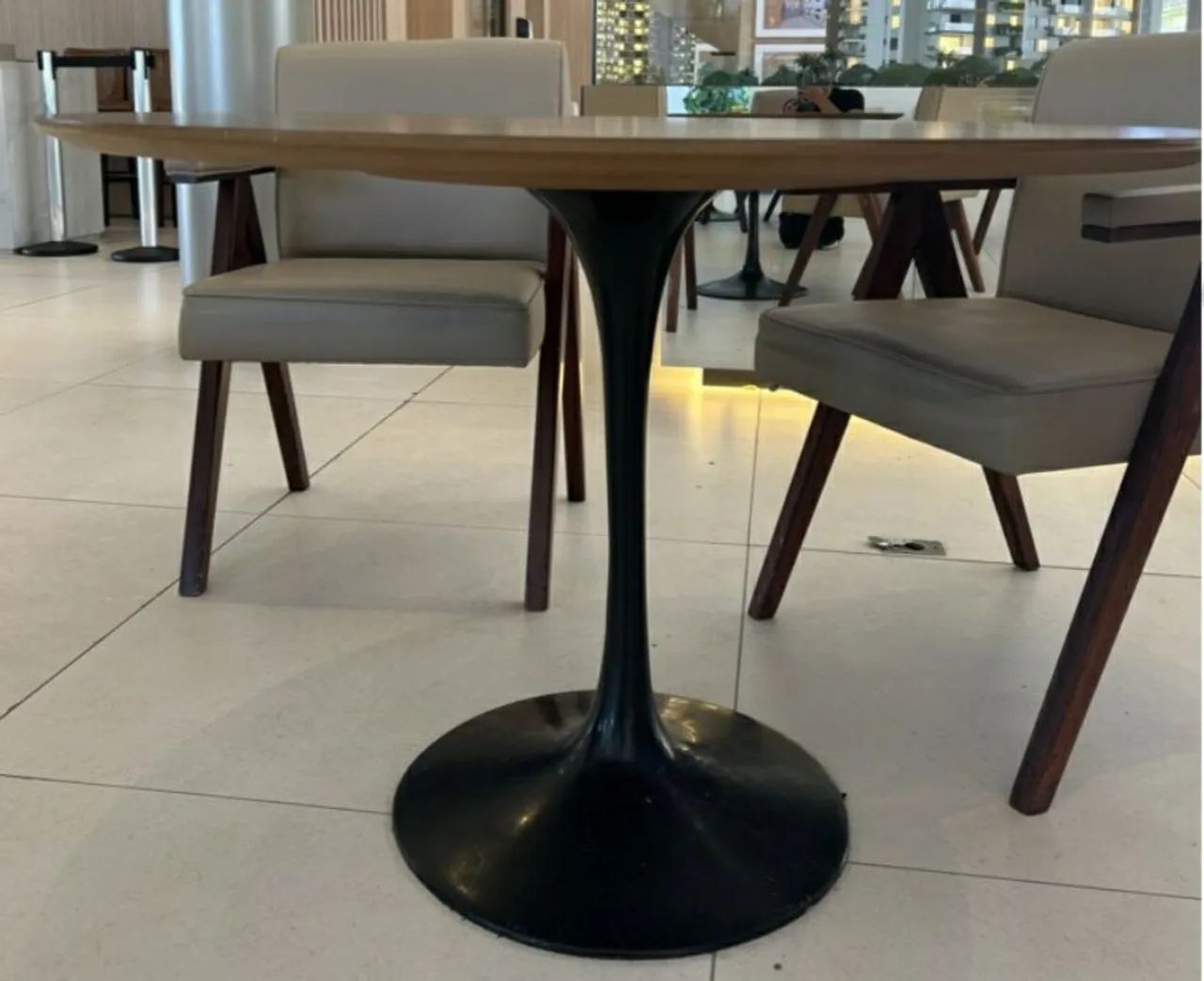 Dining table (round)64573993933187122