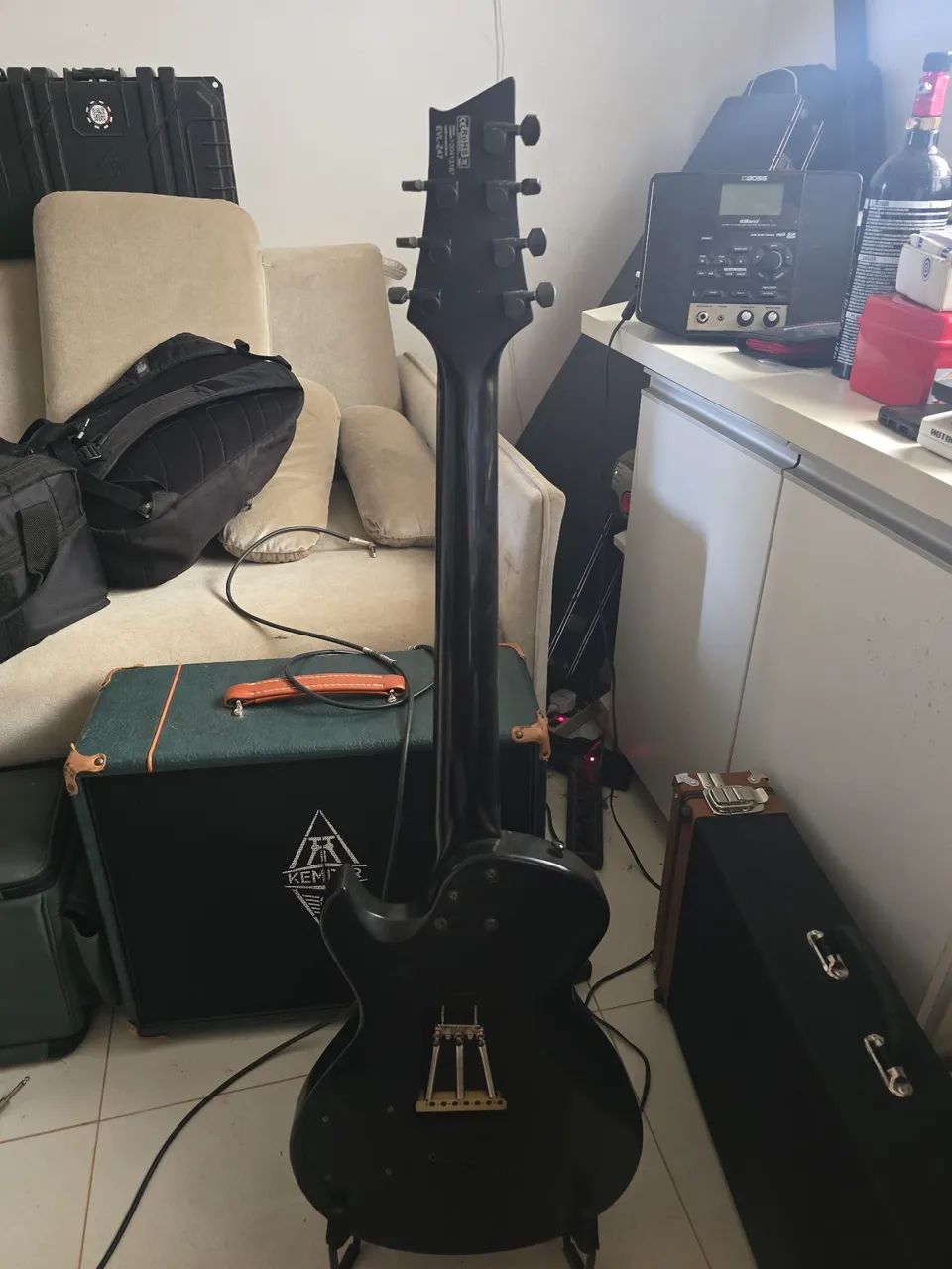 Guitarra corte 7 cordas captadores EMG z tremolo, regulada - Foto 6